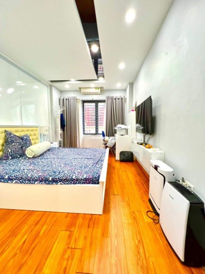 NHÀ ĐẸP Ở PHÙNG CHÍ KIÊN -PHÂN LÔ Ô TÔ - MẶT NGÕ KINH DOANH - 2 THOÁNG TRƯỚC  SAU - FULL NỘI THẤT TIỀN TỶ.